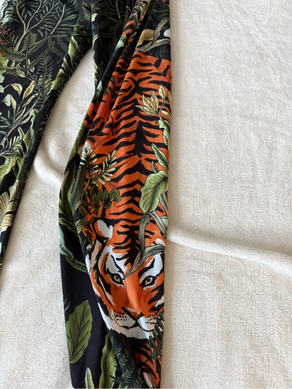 Yoga Democracy NEW Tropical Leggings Size Large D95 - Picture 2 of 8